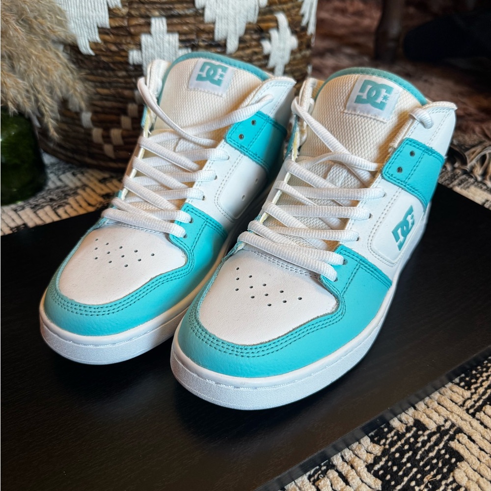 DC Sneakers - Picture 2 of 5